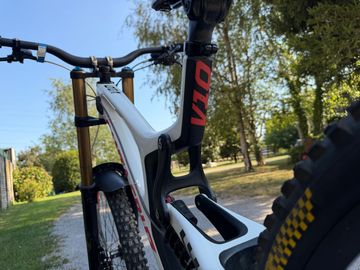 Used Santa Cruz V10 CC 2018 2018 Mountainbike, White — image 16 of 16
