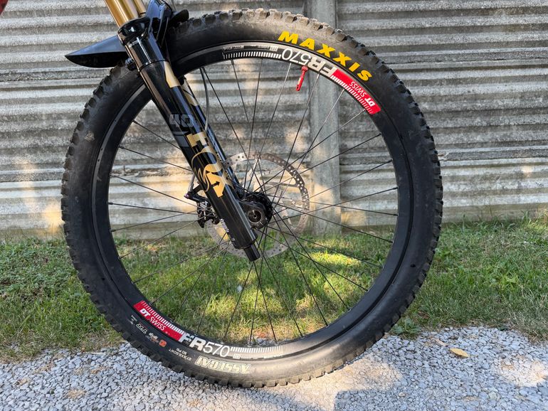 Used Santa Cruz V10 CC 2018 2018 Mountainbike, White — image 4 of 20