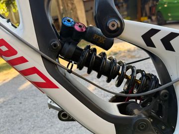 Used Santa Cruz V10 CC 2018 2018 Mountainbike, White — image 6 of 16