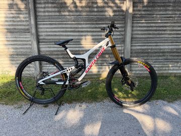 Used Santa Cruz V10 CC 2018 2018 Mountainbike, White — image 1 of 16