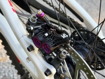 Used Santa Cruz V10 CC 2018 2018 Mountainbike, White — image 8 of 16