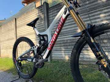 Used Santa Cruz V10 CC 2018 2018 Mountainbike, White — image 3 of 16