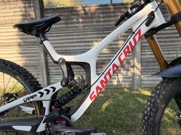 Used Santa Cruz V10 CC 2018 2018 Mountainbike, White — image 10 of 16