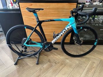 Używany Bianchi Oltre XR3 Ultegra Di2 2020 2020 Road & Gravel