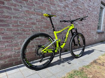 Used Giant Anthem Advanced 2 2018 2018 Mountainbike, Black, 27.5 — image 2 of 9