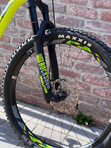 Used Giant Anthem Advanced 2 2018 2018 Mountainbike, Black, 27.5 — image 6 of 9