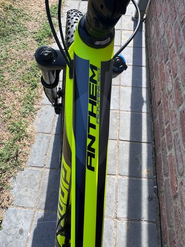 Used Giant Anthem Advanced 2 2018 2018 Mountainbike, Black, 27.5 — image 7 of 9