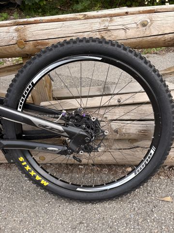 Brugt YT Industries Tues Pro Race Mod 2018 2018 Mountainbike — billede 9 af 10