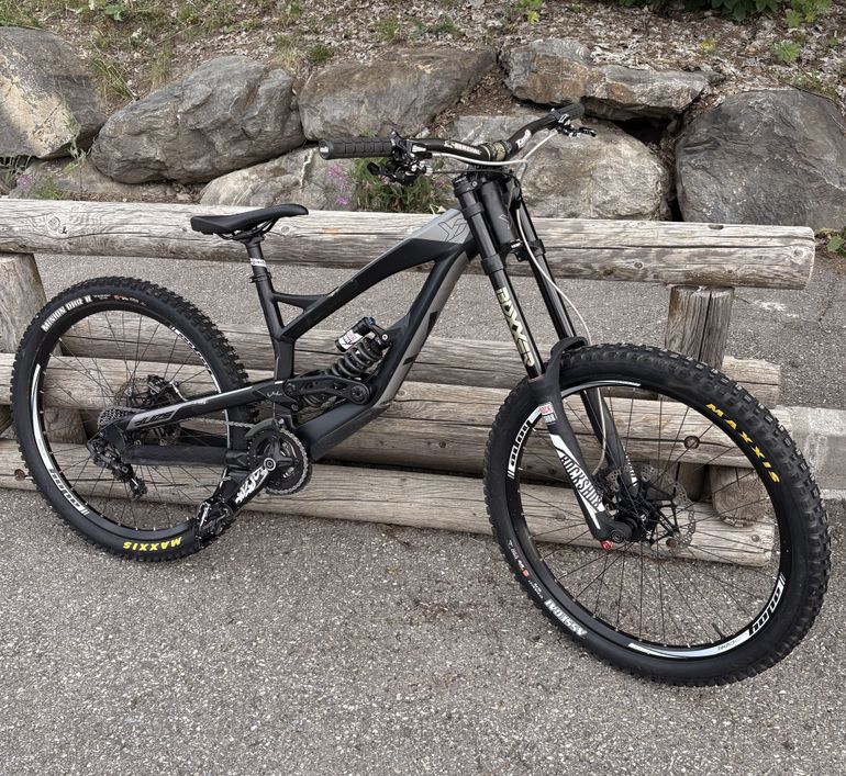 Brugt YT Industries Tues Pro Race Mod 2018 2018 Mountainbike — billede 1 af 10