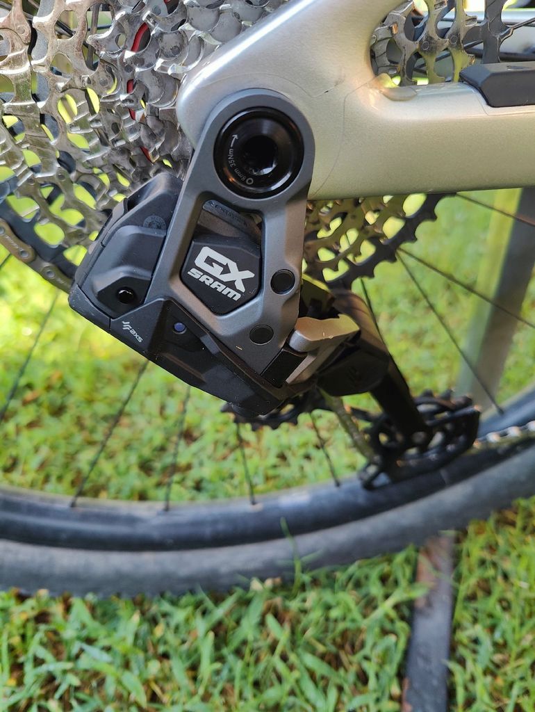 Canyon Lux Trail CF 9 2025 2025 Mountainbike usato, Grigio chiaro — immagine 3 di 5