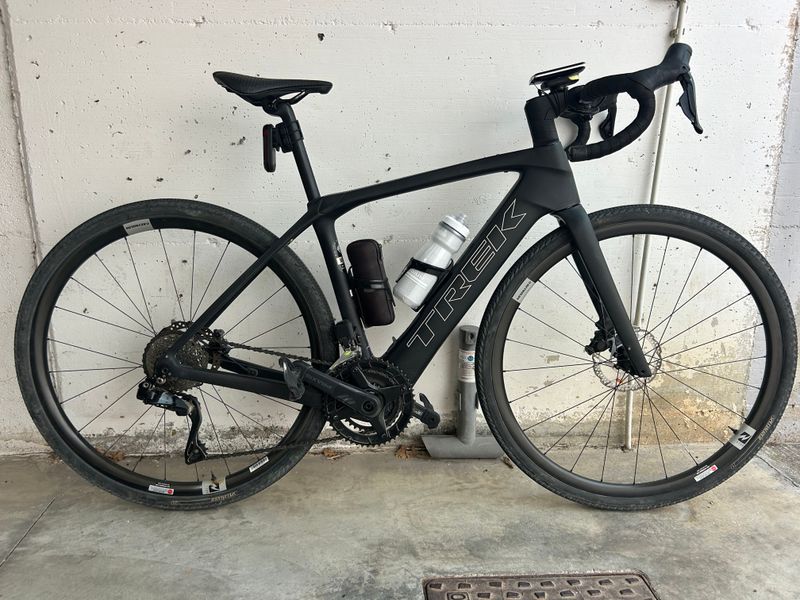 Tweedehands Trek Domane+ SLR6 2024 Road & Gravel — afbeelding 1 van 2