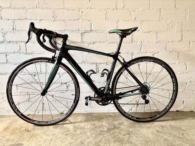 Used Bianchi Intenso Campagnolo Athena 2016 Road & Gravel