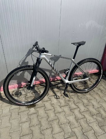 Canyon Exceed CF 5 2024 2024 Mountainbike usato, Grigio chiaro — immagine 1 di 5