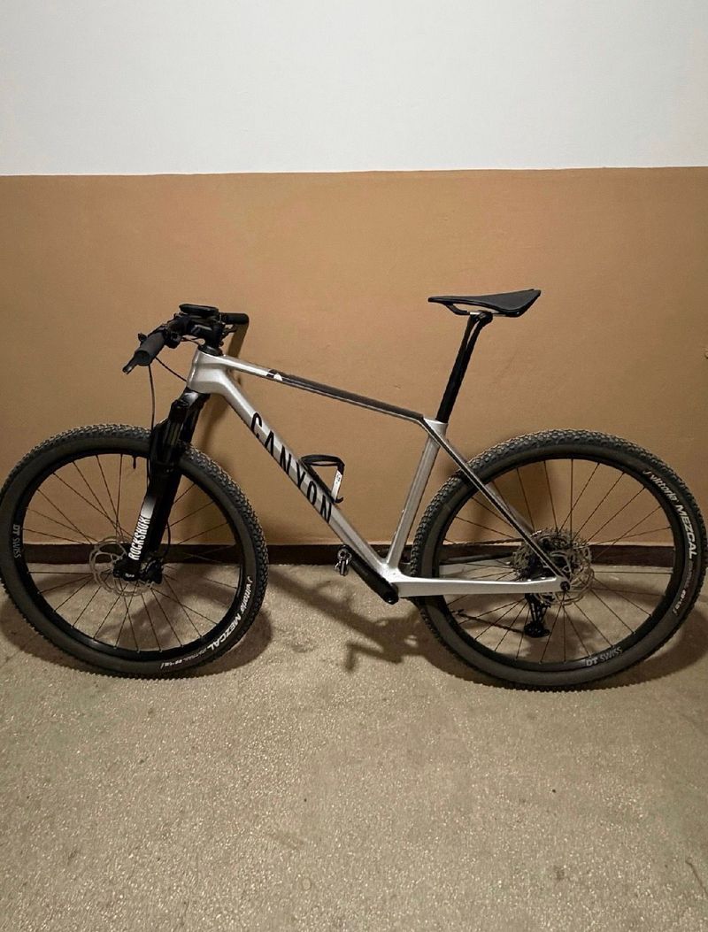 Canyon Exceed CF 5 2024 2024 Mountainbike usato, Grigio chiaro — immagine 5 di 5