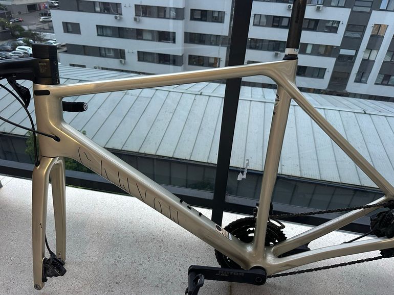 Canyon Ultimate CFR Disc Di2 2023 Frameset 2023 Road & Gravel d'occasion — image 2 sur 9