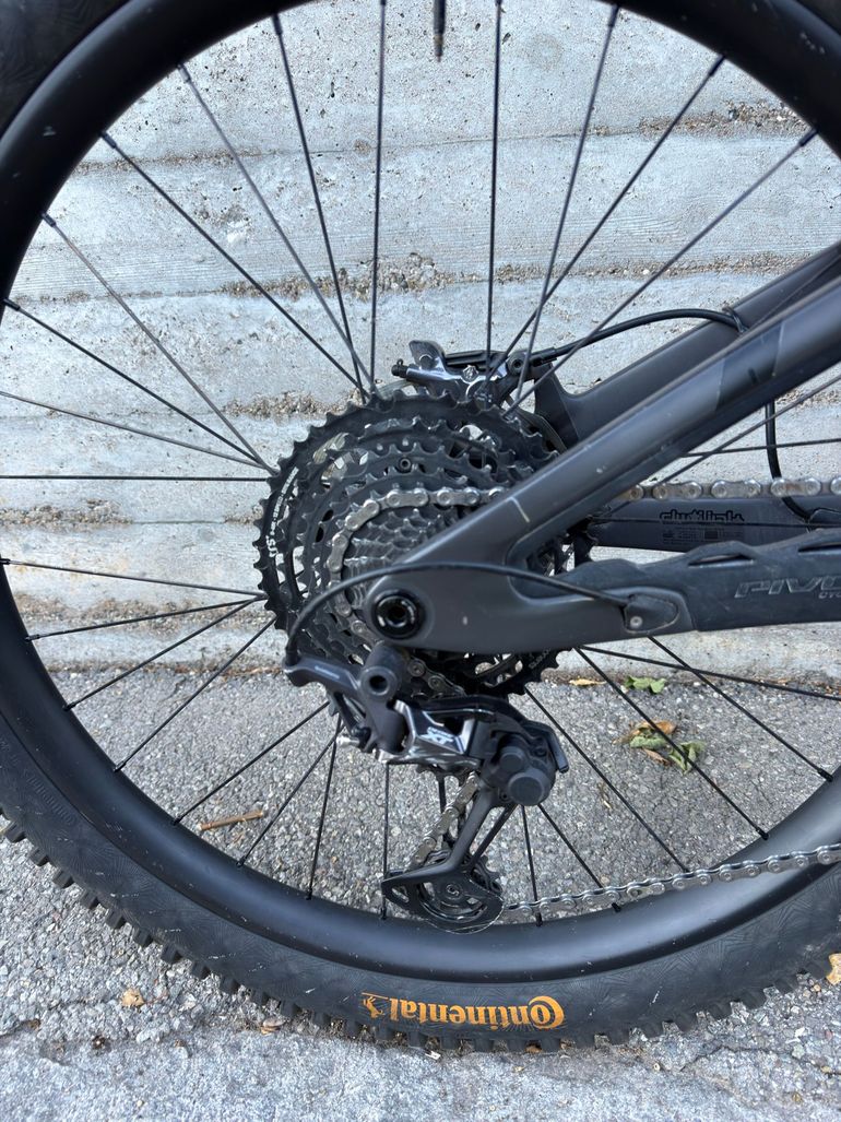 Gebrauchtes Pivot Mach 6 Shimano Deore XT 2023 Mountainbike, Schwarz — Bild 11 von 31