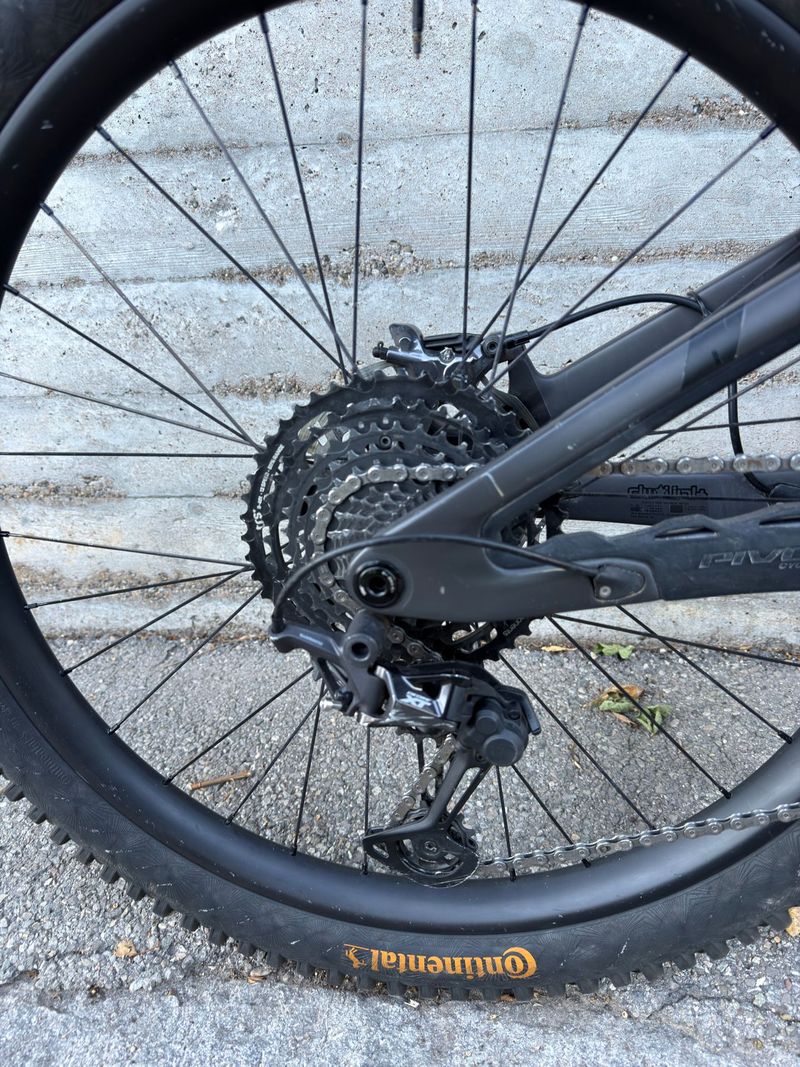 Použité Pivot Mach 6 Shimano Deore XT 2023 Mountainbike — obrázek 11 z 31