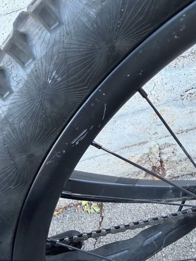 Použité Pivot Mach 6 Shimano Deore XT 2023 Mountainbike — obrázek 28 z 31