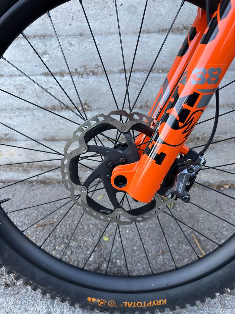 Použité Pivot Mach 6 Shimano Deore XT 2023 Mountainbike — obrázek 15 z 31