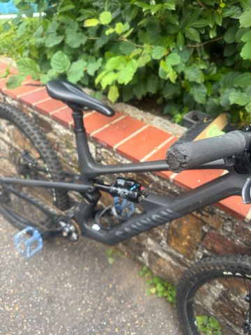 Używany Canyon Spectral CF 7 2024 2024 Mountainbike — zdjęcie 1 z 7