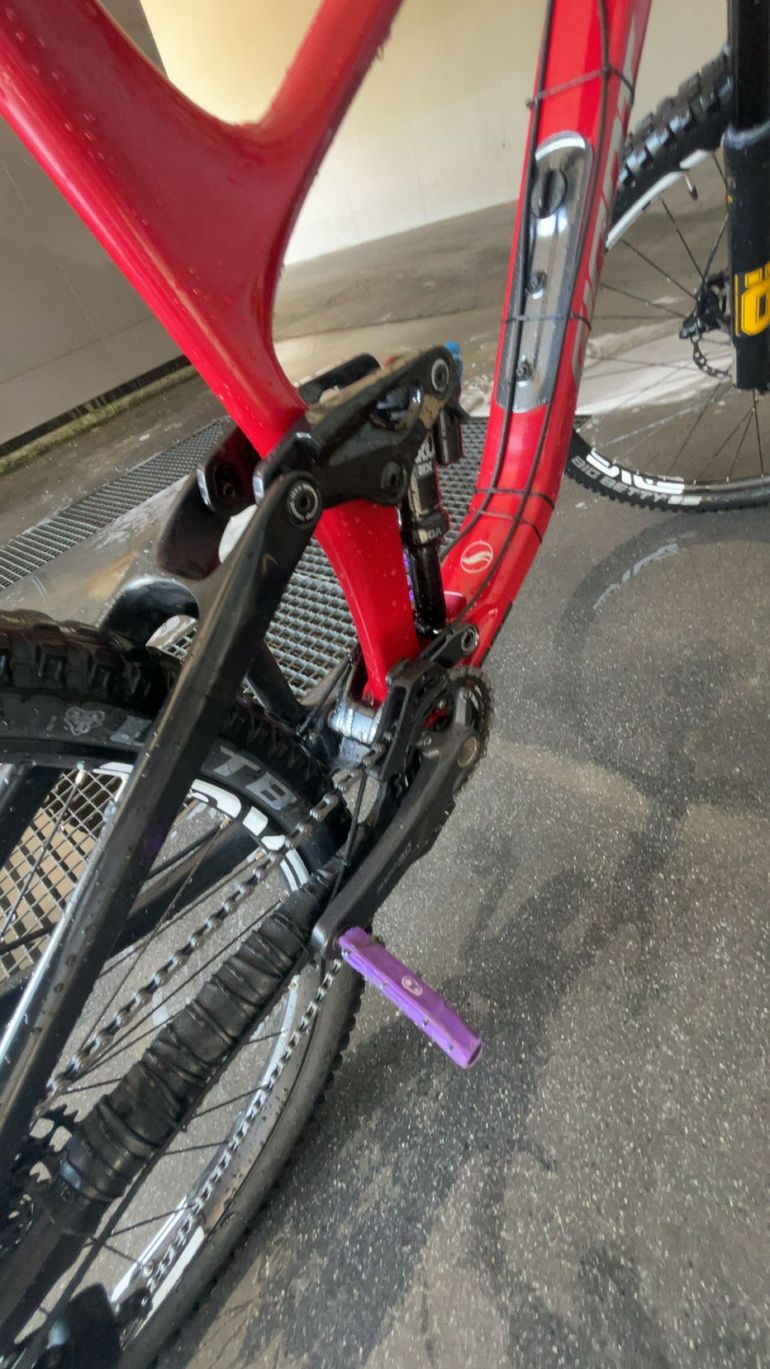 Giant Reign Advanced 1 2024 Frameset 2024 Mountainbike usato, Rosso — immagine 3 di 6