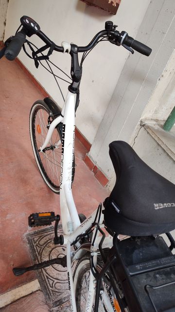 Used Momo FERRARA 2022 Urban, White — image 3 of 6