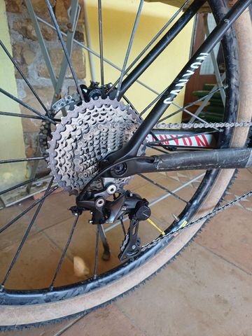 Used Canyon Custom Shimano Deore XT 2015 Mountainbike, White — image 2 of 5