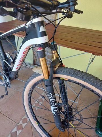 Used Canyon Custom Shimano Deore XT 2015 Mountainbike, White — image 4 of 5