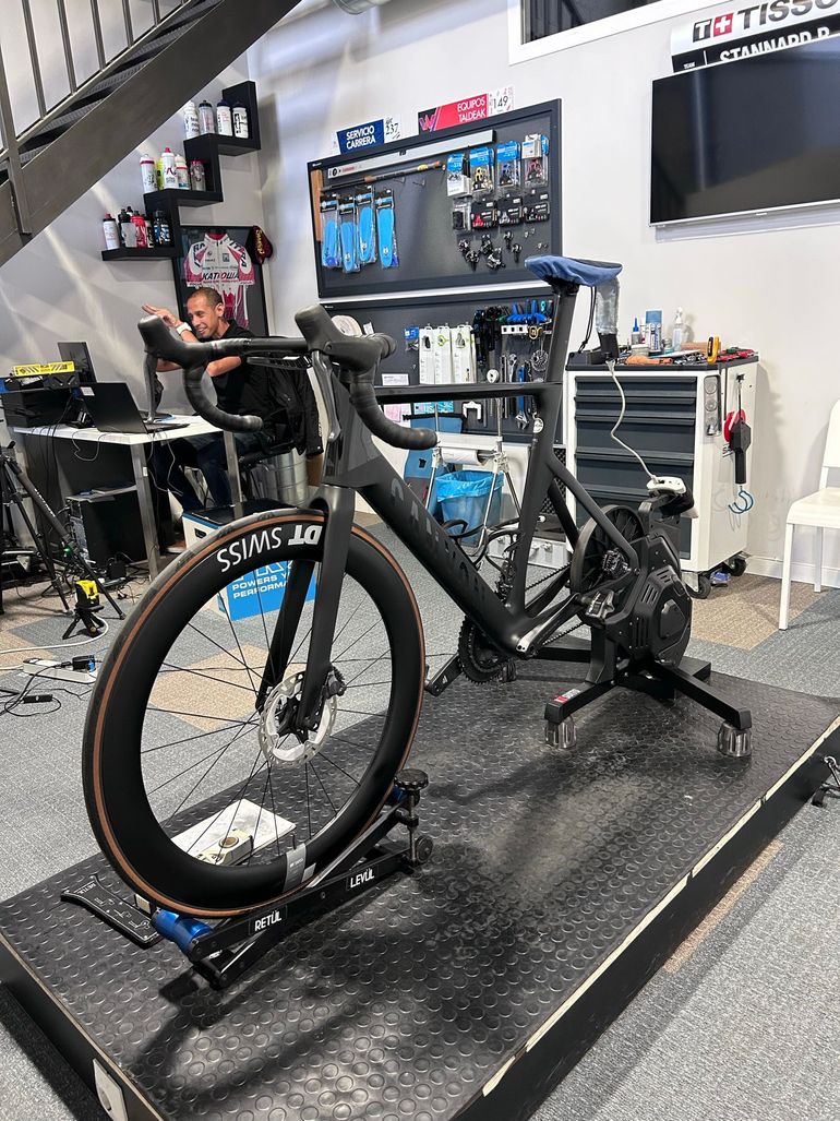 Brugt Canyon Aeroad CF SLX 8 Di2 2023 2023 Road & Gravel — billede 3 af 6