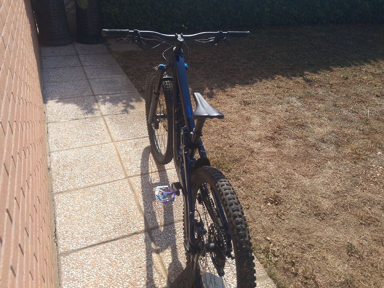 Brugt Trek Slash 8 Gen 6 2024 2024 Mountainbike — billede 16 af 21