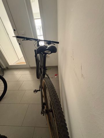 Used Trek X-Caliber 8 2022 2022 Mountainbike, Black — image 5 of 15