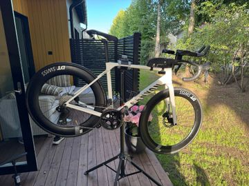 Canyon Ultimate CF 7 Di2 2026 2026 Road & Gravel usato, Bianco — immagine 2 di 3
