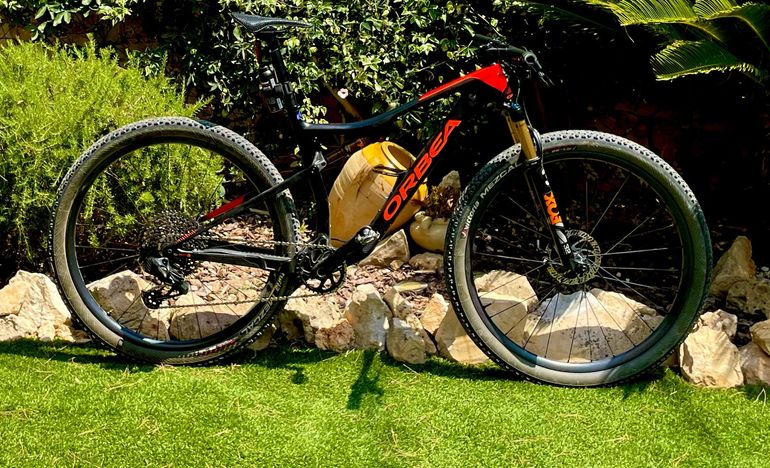 Brugt Orbea OIZ M-TEAM 2020 2020 Mountainbike — billede 1 af 3