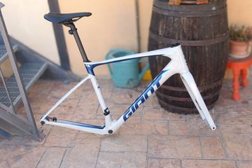 Used Giant Defy, Advanced 2 2021 Frameset 2021 Road & Gravel, Light Gray — image 2 of 3