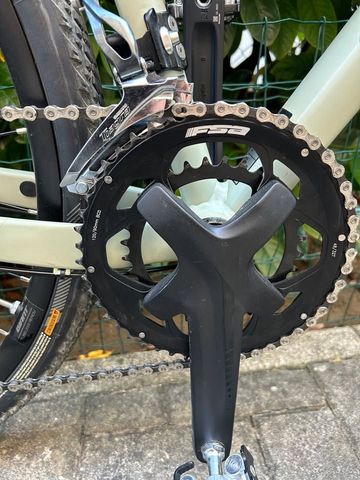 Used Giant Revolt 1 2021 2021 Road & Gravel, White — image 7 of 10