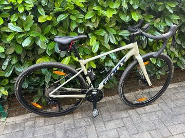 Used Giant Revolt 1 2021 2021 Road & Gravel, White — image 10 of 10