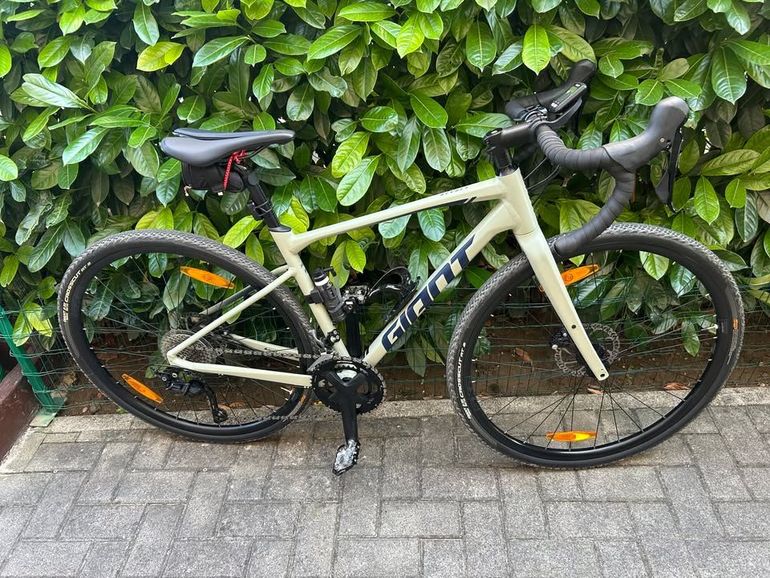 Used Giant Revolt 1 2021 2021 Road & Gravel, White — image 9 of 10