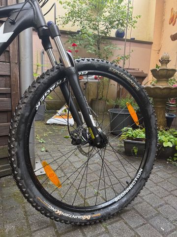 Used Trek Marlin 5 2020 2020 Mountainbike, Black, 27.5, 29 — image 4 of 11