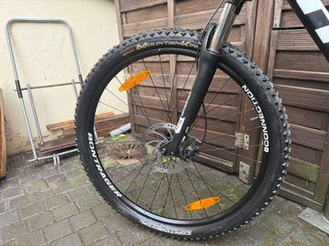 Used Trek Marlin 5 2020 2020 Mountainbike, Black, 27.5, 29 — image 10 of 11