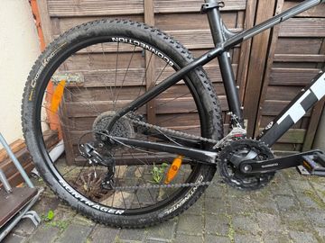 Used Trek Marlin 5 2020 2020 Mountainbike, Black, 27.5, 29 — image 3 of 11