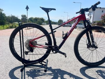 Used Lee Cougan Custom Shimano XTR 2023 Mountainbike, Red — image 3 of 7