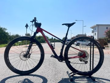 Used Lee Cougan Custom Shimano XTR 2023 Mountainbike, Red — image 6 of 7