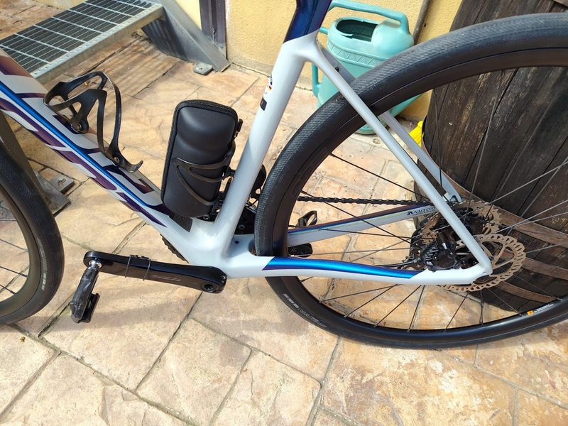 Used Giant Defy, Advanced 2 2021 2021 Road & Gravel, Light Gray — image 2 of 10