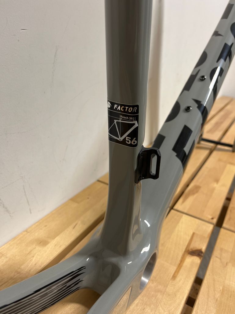 Factor O2 Frameset 2025 Frameset 2025 Road & Gravel usato, Grigio chiaro — immagine 2 di 4