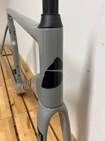 Used Factor O2 Frameset 2025 Frameset 2025 Road & Gravel, Light Gray — image 4 of 4