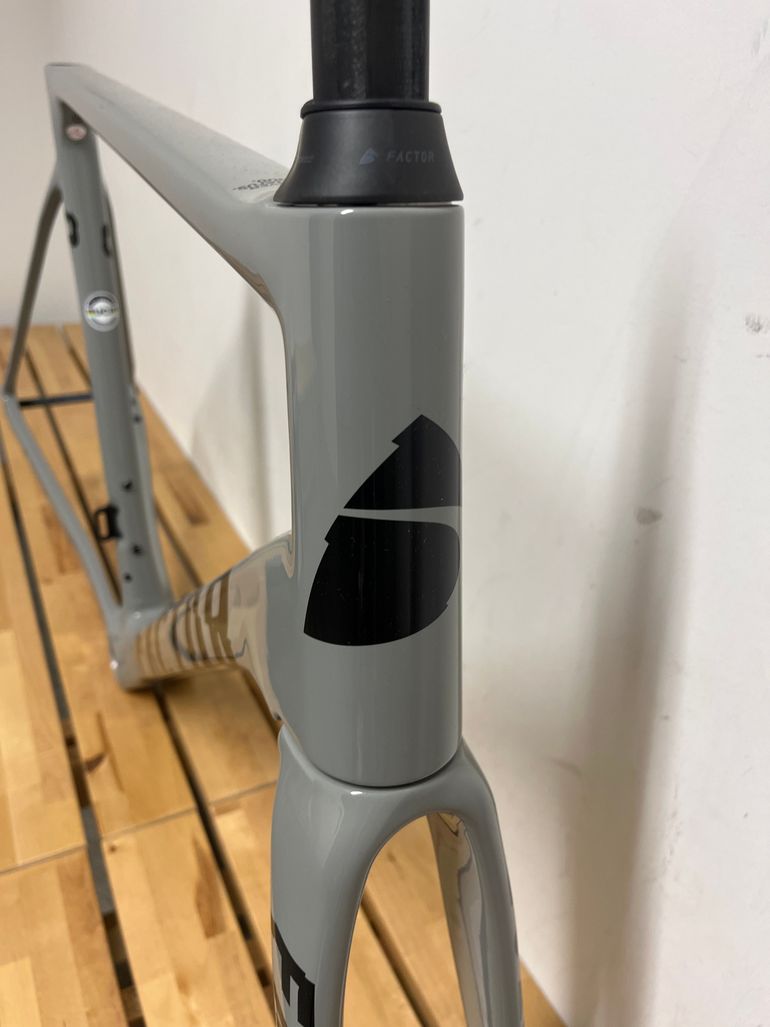 Factor O2 Frameset 2025 Frameset 2025 Road & Gravel usato, Grigio chiaro — immagine 4 di 4
