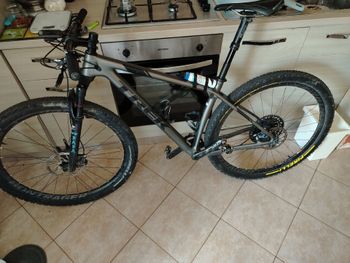 Trek Procaliber 9.8 SL 2019 2019 Mountainbike usato, Grigio chiaro — immagine 2 di 4
