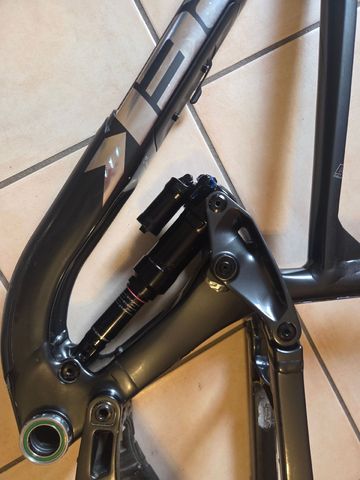 Used Trek Slash 8 2022 Frameset 2022 Mountainbike, Black, 29 — image 2 of 8