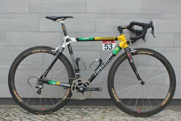 Brugt BMC Originales Phonak Teamrad Von 2005 - BMC TEAMMACHINE SLT01 PHONAK BERT GRABSCH CAMPAGNOLO RECORD TITANIUM + ZIPP 303 2005 Road & Gravel