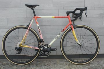 Używany Serotta - EF Education - EasyPost - Sram Red 58 Cm Center/center – Sram Red Etap AXS 1995 Road & Gravel